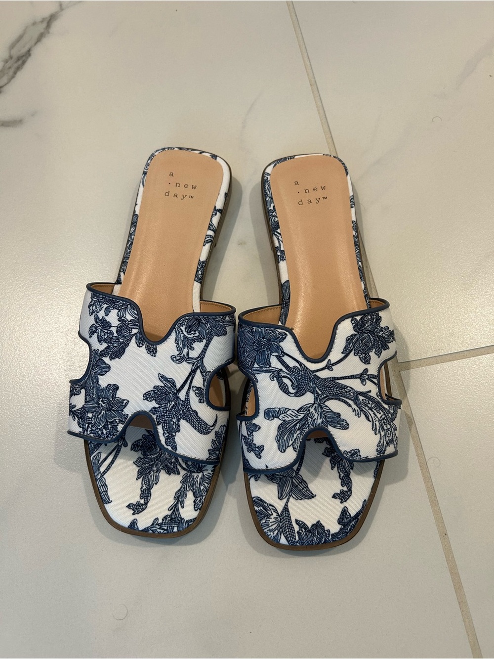 White & Navy Floral Cutout Slide Sandals 7.5 NWOT